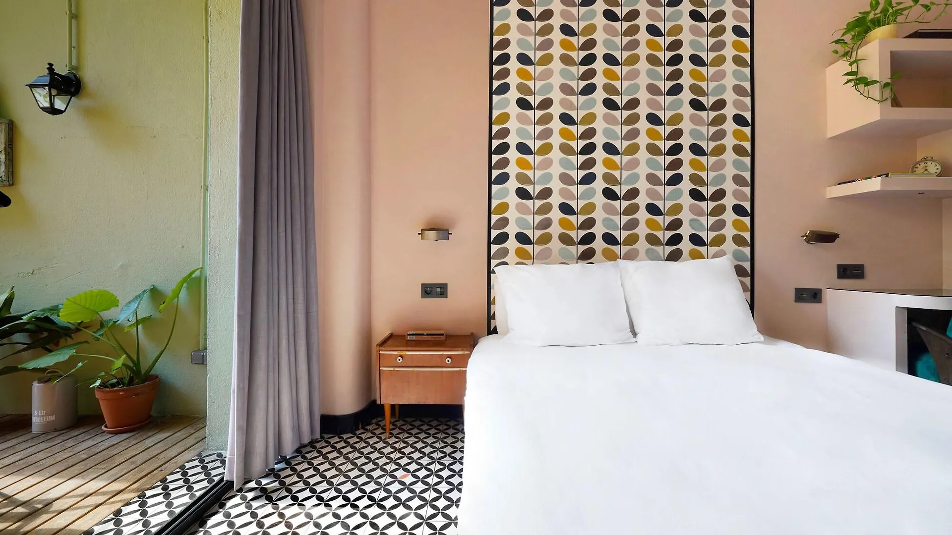 Numa Barcelona Roca Aparthotel