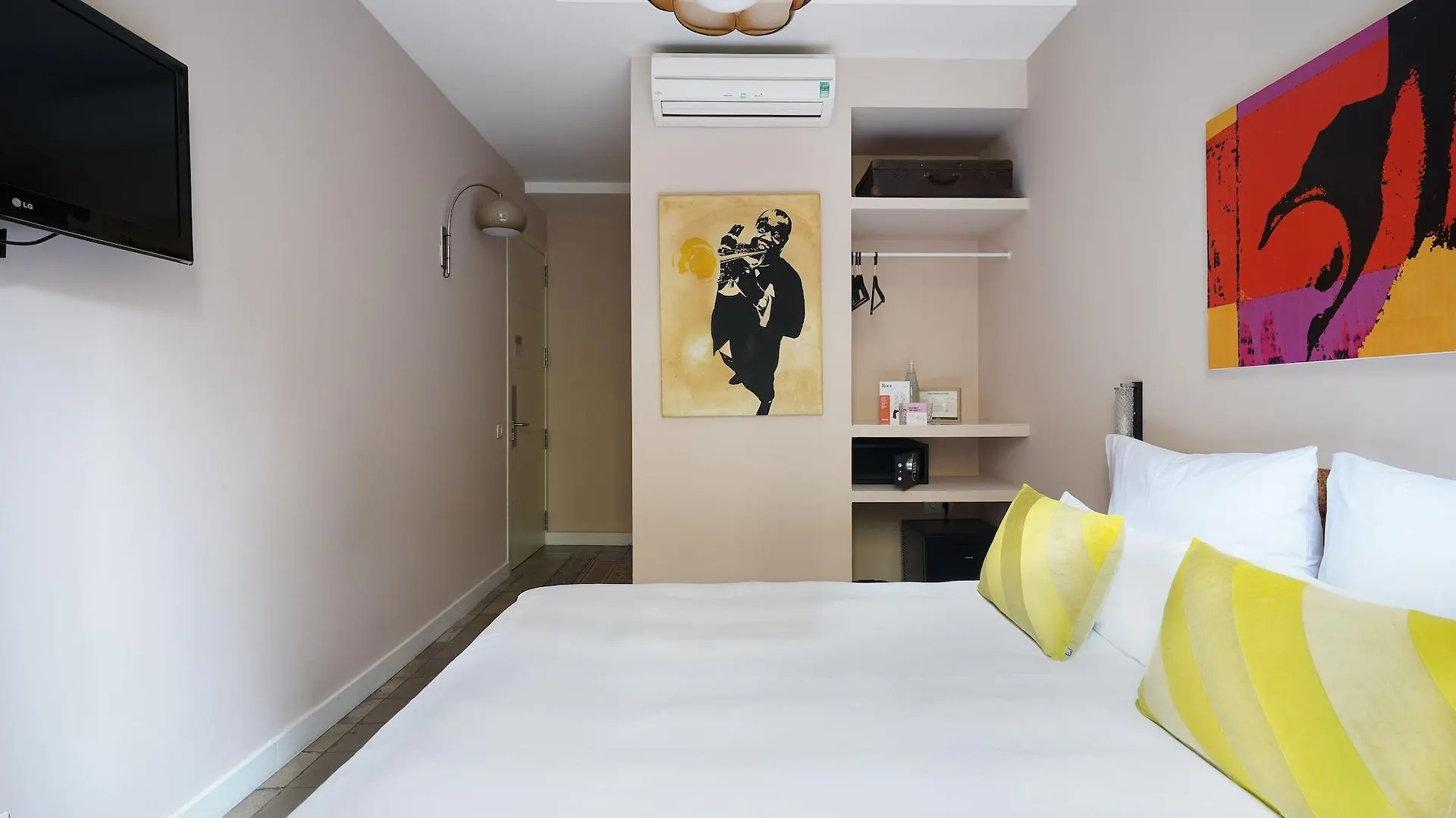 Numa Barcelona Roca Aparthotel