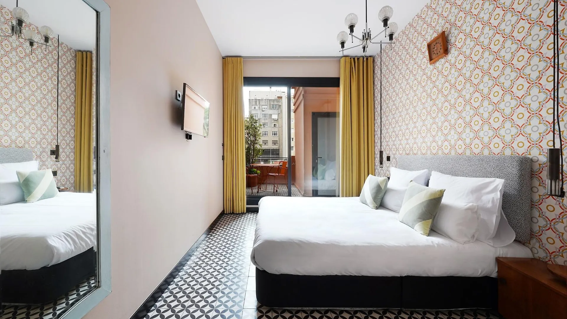 Numa Barcelona Roca Aparthotel