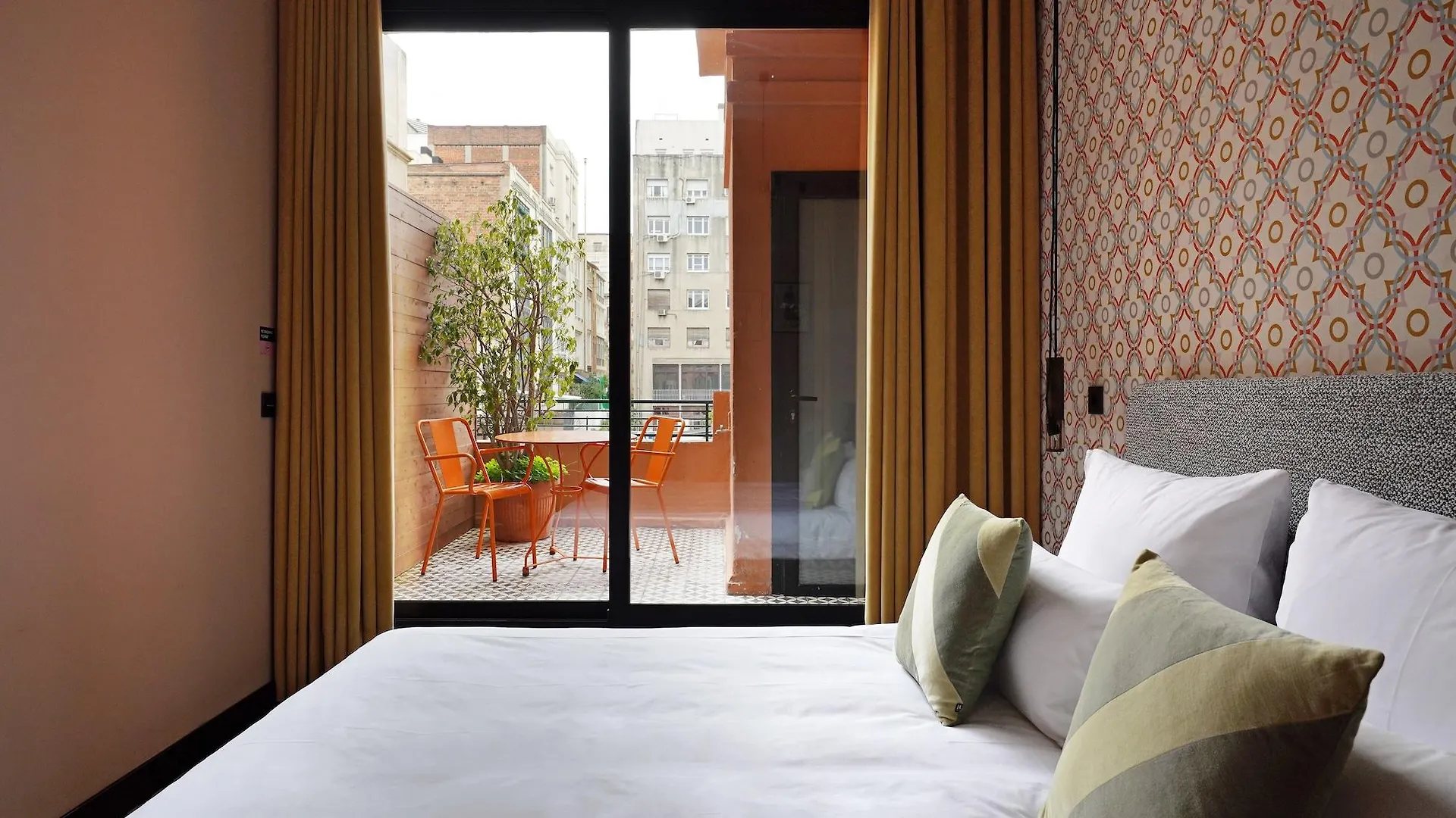 Numa Barcelona Roca Aparthotel