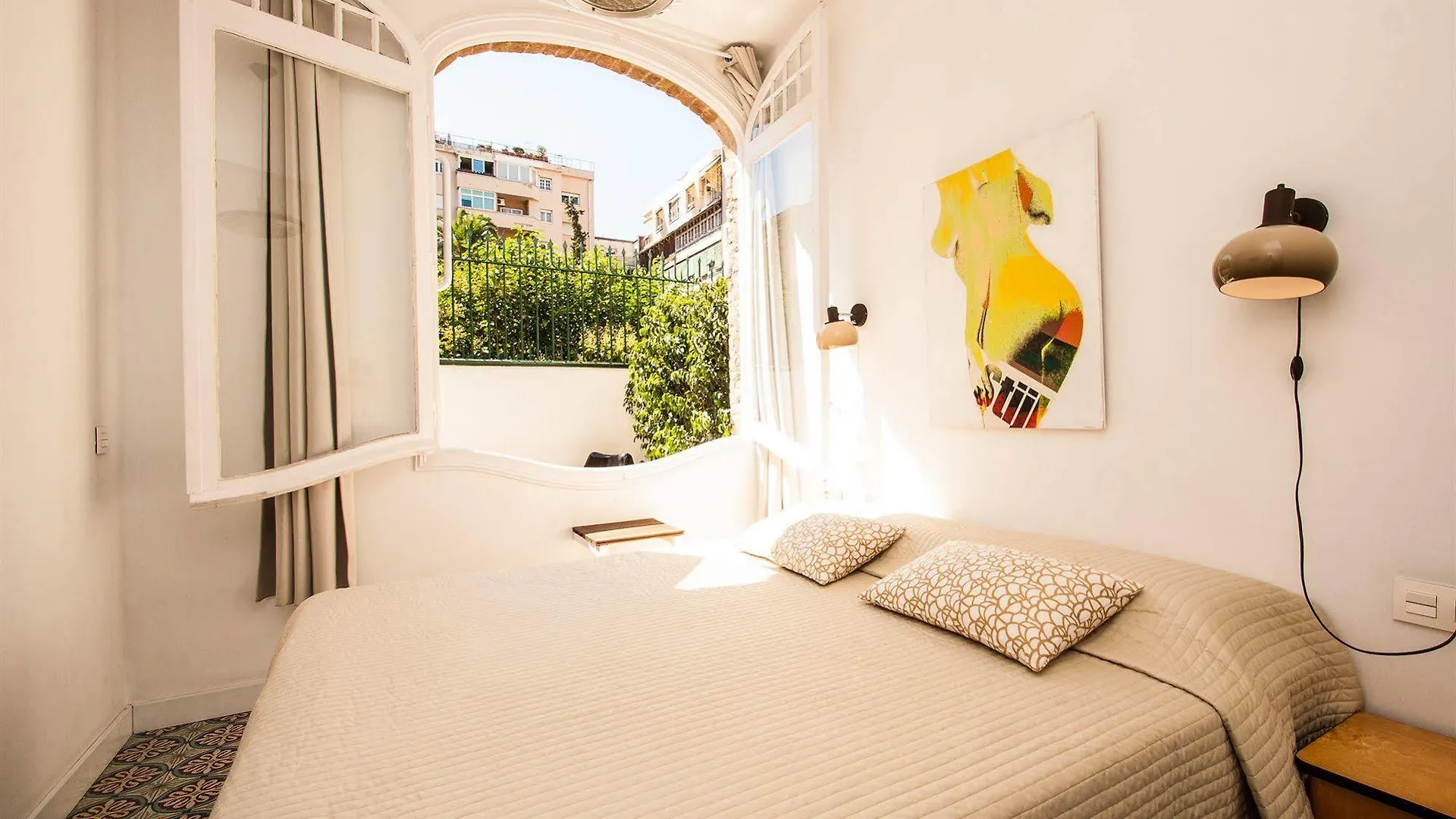 Numa Barcelona Roca Aparthotel