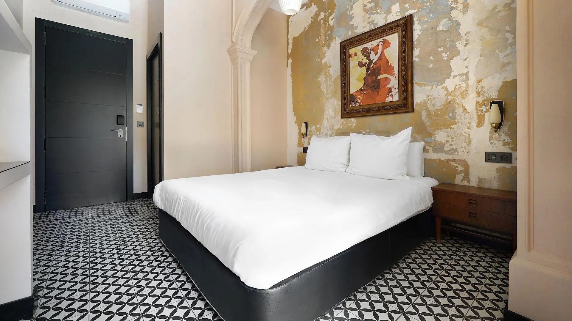 Numa Barcelona Roca Aparthotel